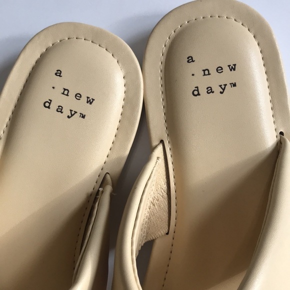 A New Day Daisy Crossband Slide Sandals Tan Cream Comfort Size 5.5 - Picture 16 of 17